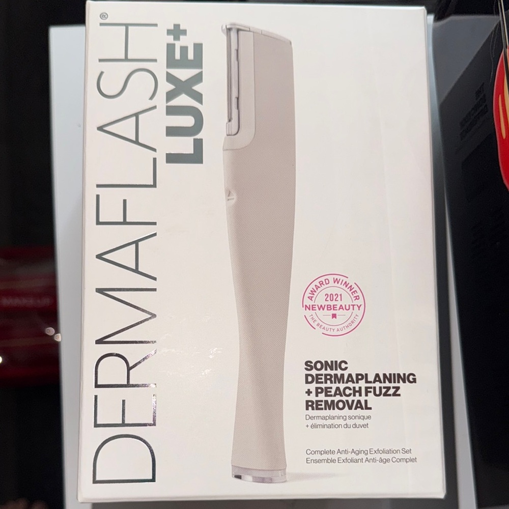 Dermaflash Luxe+ Sonic Dermaplaning Device
